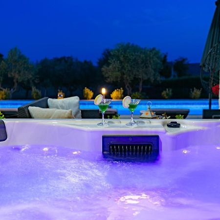 Villa Lorema-Pet Friendly On 5000 Sqm Garden,Pool, Jacuzzi, Billiard&Ps5 สเวติ ฟิลลิปปี ยาคอฟ ภายนอก รูปภาพ
