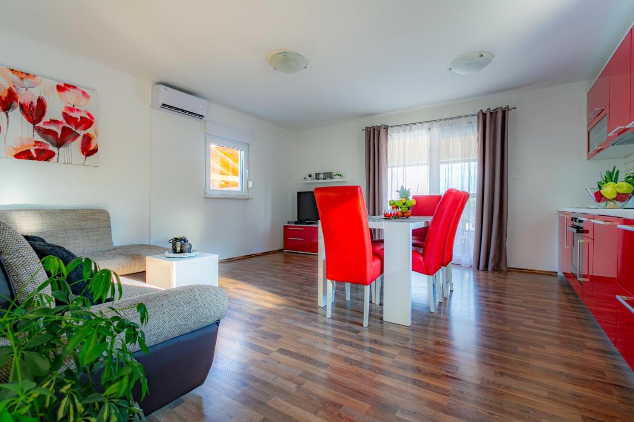 Villa Lorema-Pet Friendly On 5000 Sqm Garden,Pool, Jacuzzi, Billiard&Ps5 สเวติ ฟิลลิปปี ยาคอฟ ภายนอก รูปภาพ