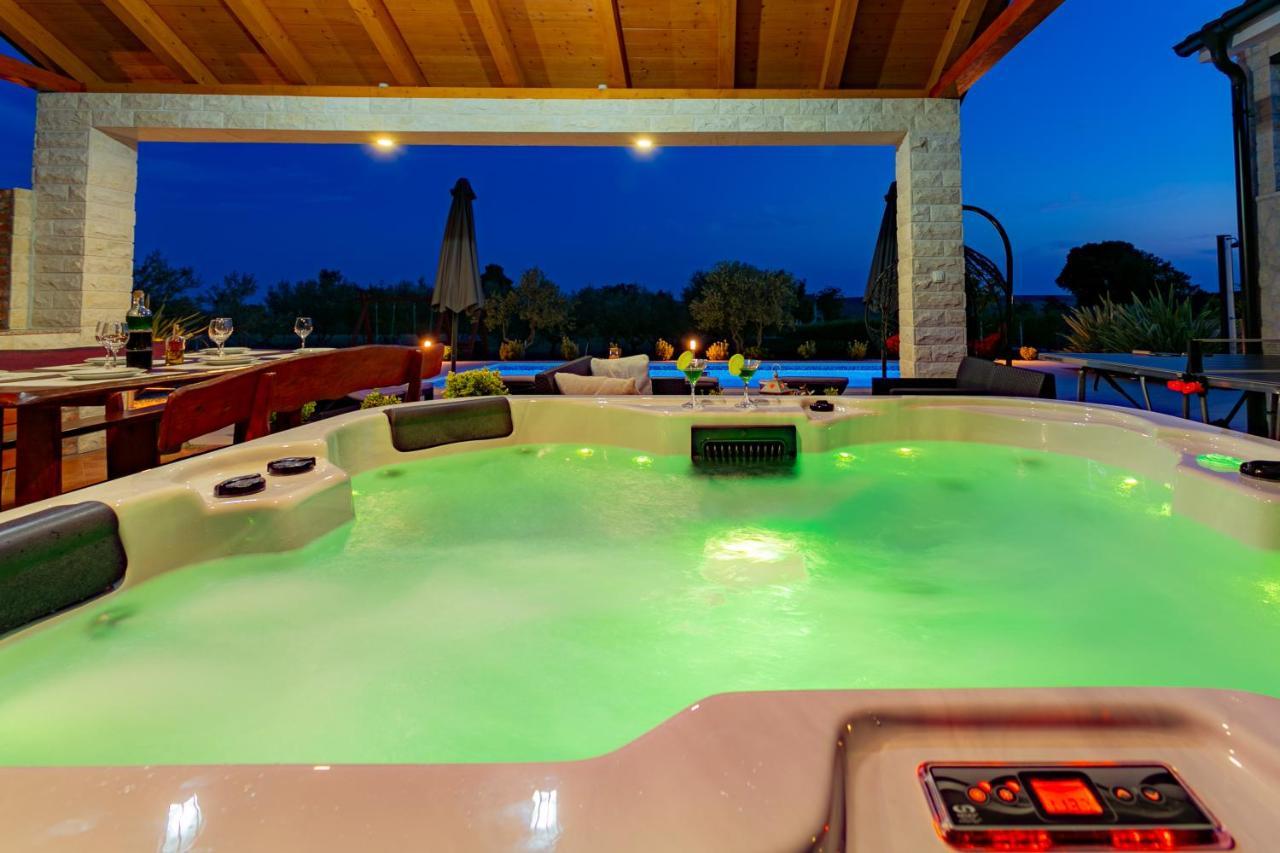 Villa Lorema-Pet Friendly On 5000 Sqm Garden,Pool, Jacuzzi, Billiard&Ps5 สเวติ ฟิลลิปปี ยาคอฟ ภายนอก รูปภาพ