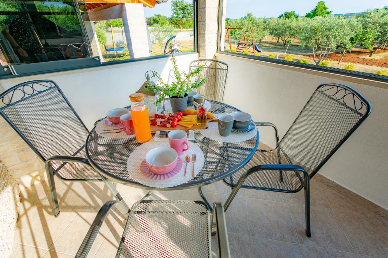 Villa Lorema-Pet Friendly On 5000 Sqm Garden,Pool, Jacuzzi, Billiard&Ps5 สเวติ ฟิลลิปปี ยาคอฟ ภายนอก รูปภาพ