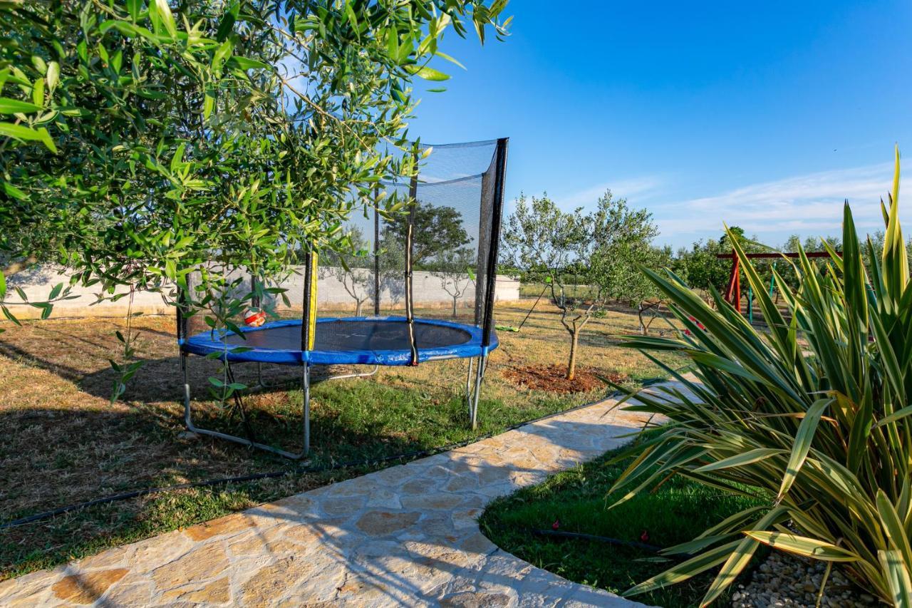 Villa Lorema-Pet Friendly On 5000 Sqm Garden,Pool, Jacuzzi, Billiard&Ps5 สเวติ ฟิลลิปปี ยาคอฟ ภายนอก รูปภาพ