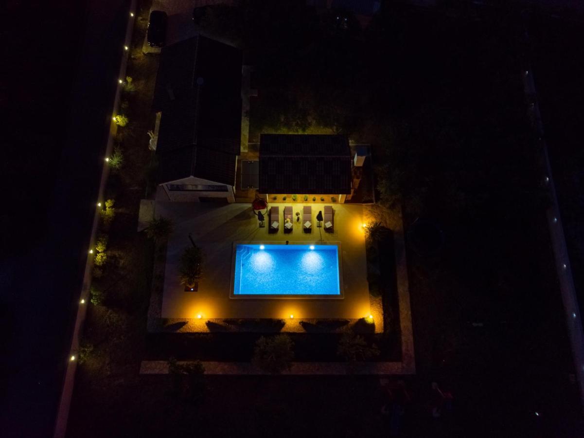 Villa Lorema-Pet Friendly On 5000 Sqm Garden,Pool, Jacuzzi, Billiard&Ps5 สเวติ ฟิลลิปปี ยาคอฟ ภายนอก รูปภาพ