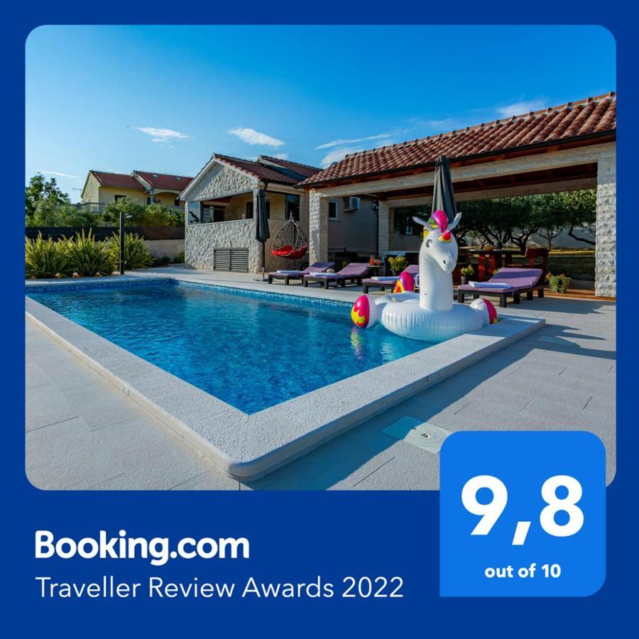 Villa Lorema-Pet Friendly On 5000 Sqm Garden,Pool, Jacuzzi, Billiard&Ps5 สเวติ ฟิลลิปปี ยาคอฟ ภายนอก รูปภาพ